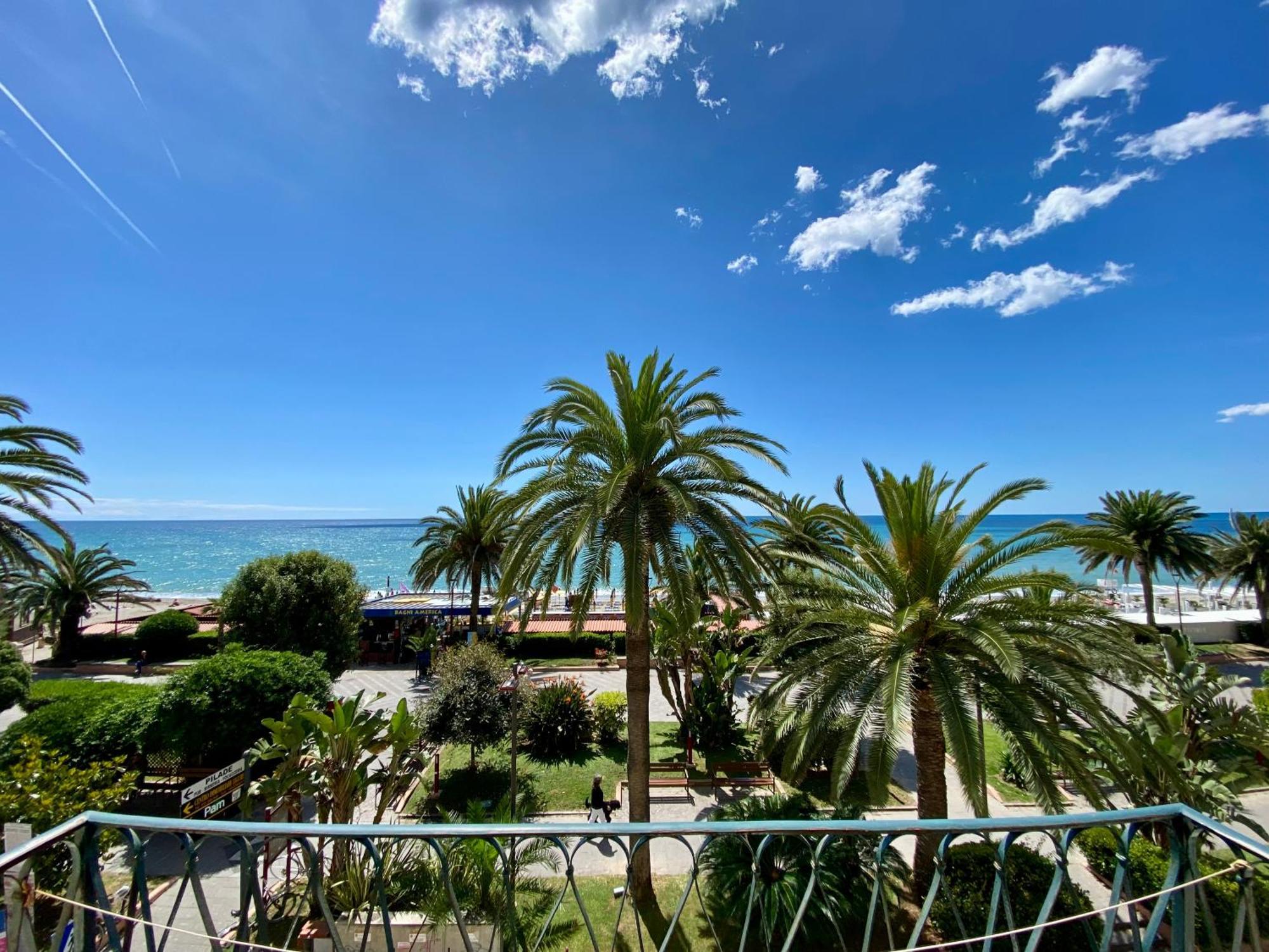 Hotel Gambone Finale Ligure Exterior photo