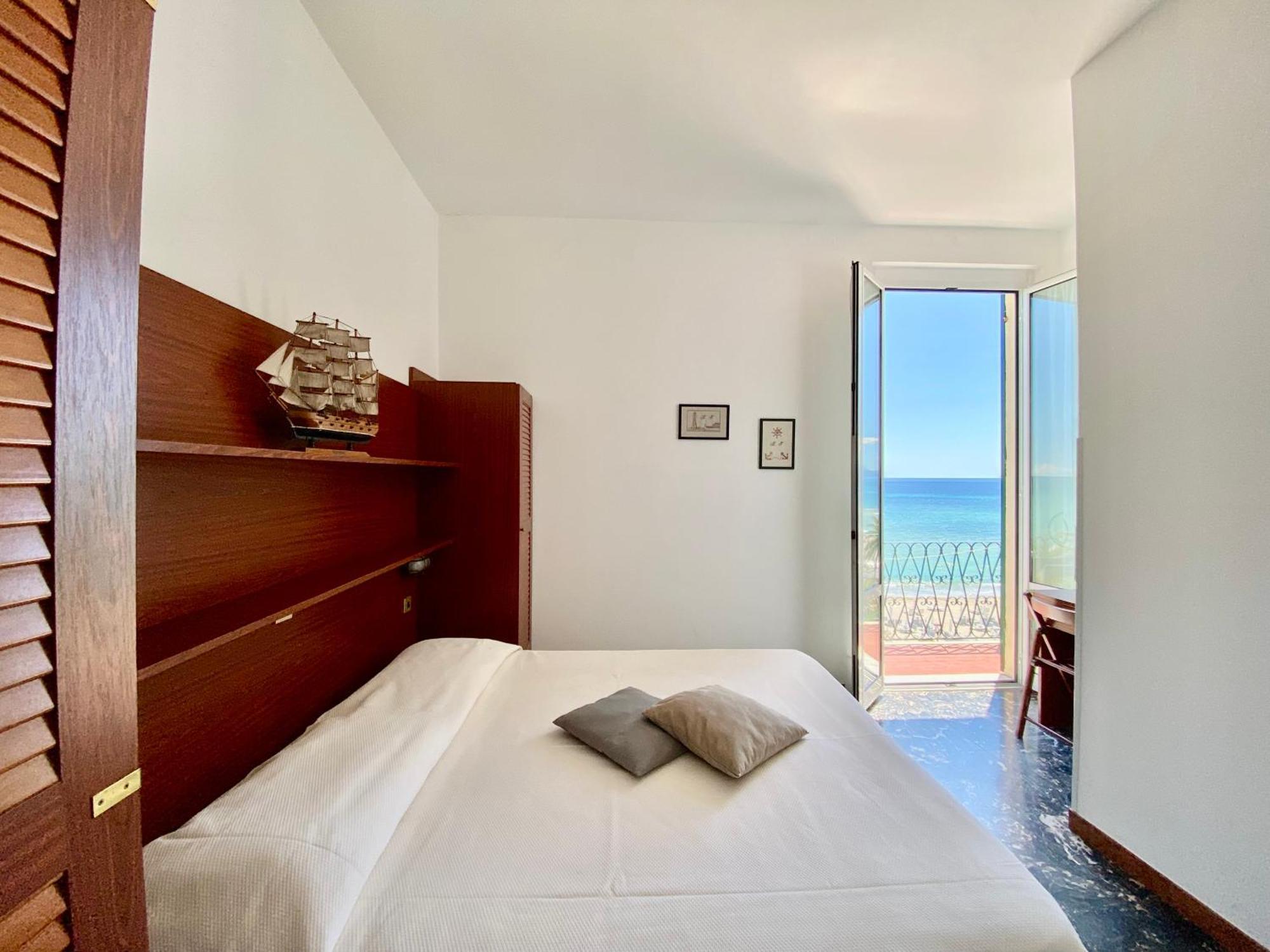 Hotel Gambone Finale Ligure Exterior photo
