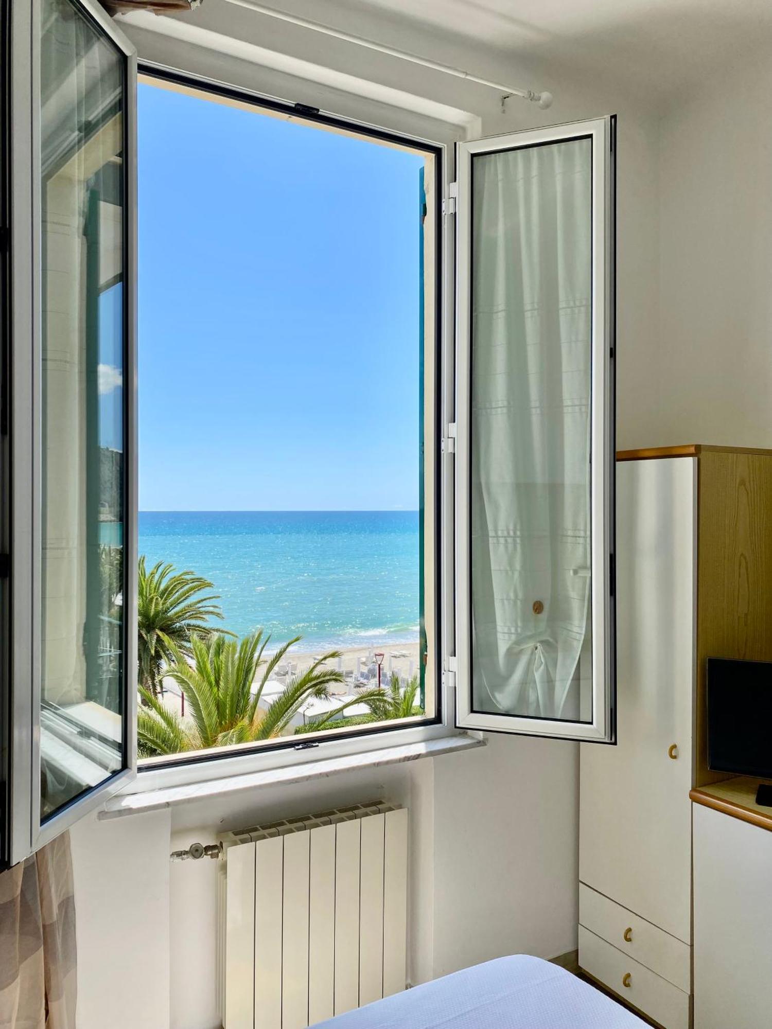 Hotel Gambone Finale Ligure Exterior photo