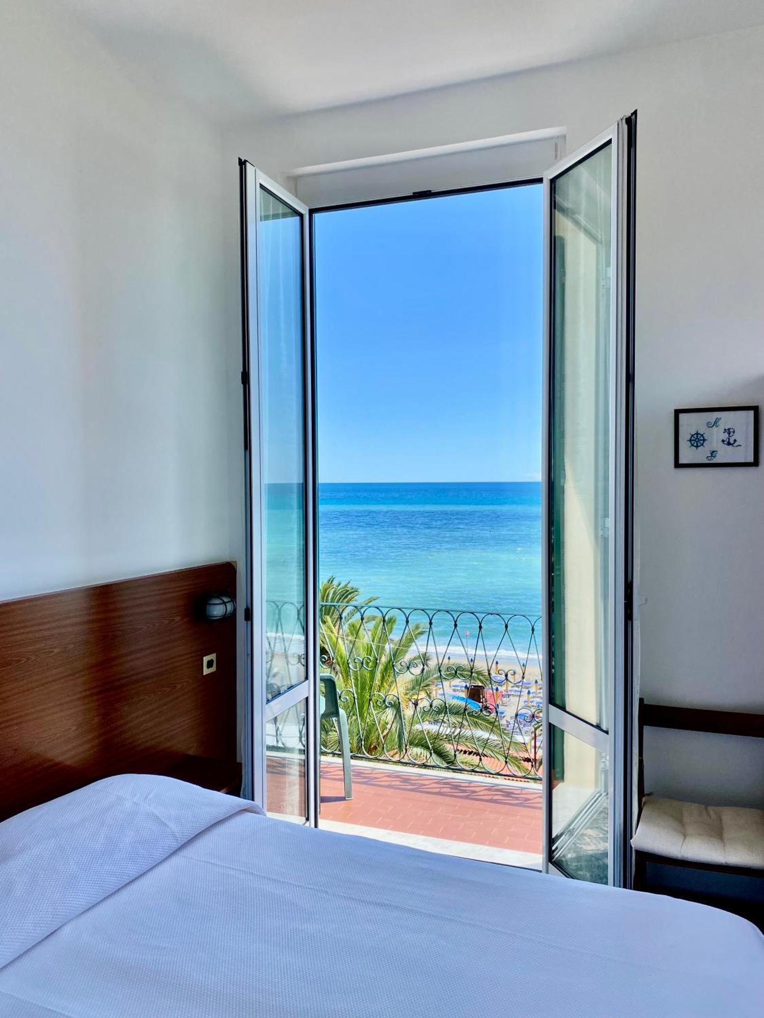 Hotel Gambone Finale Ligure Exterior photo