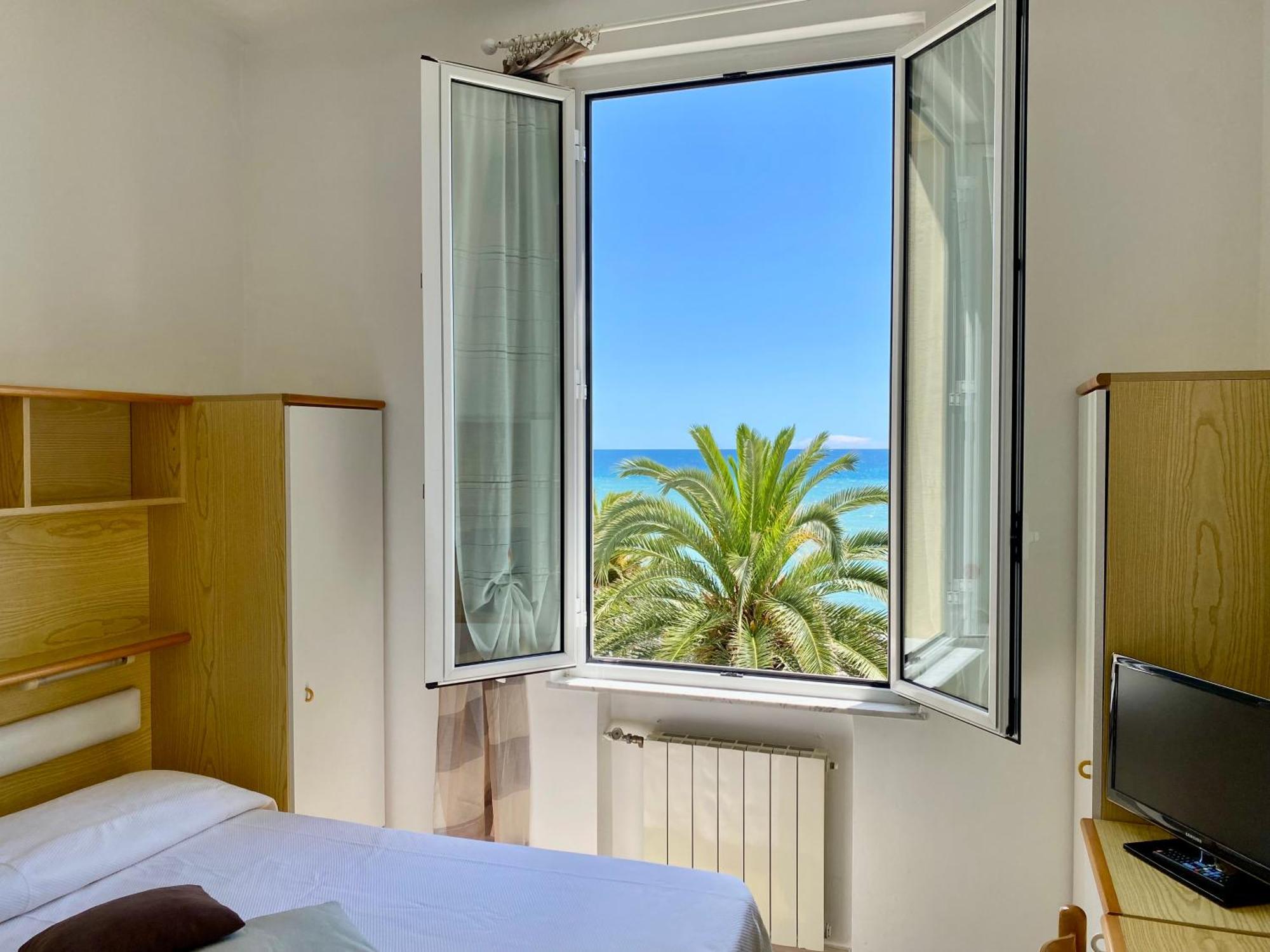 Hotel Gambone Finale Ligure Exterior photo